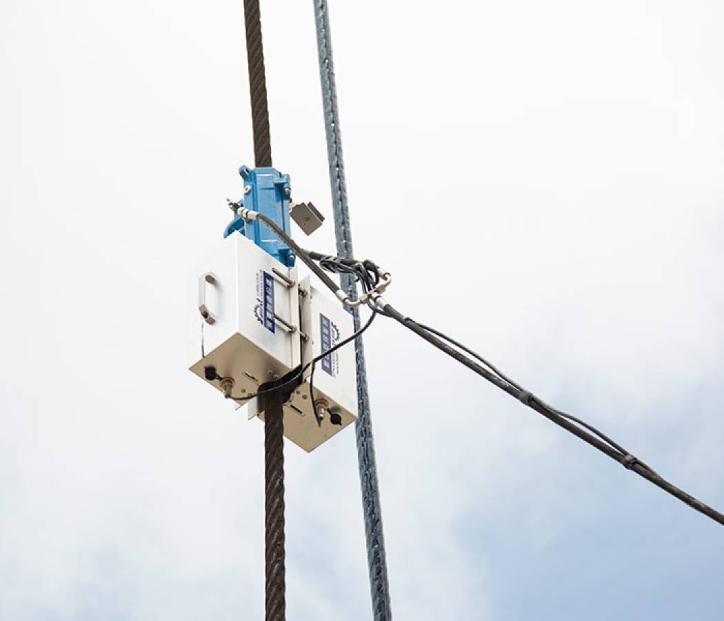 Multifunctional Steel Wire Rope Climbing Robot
